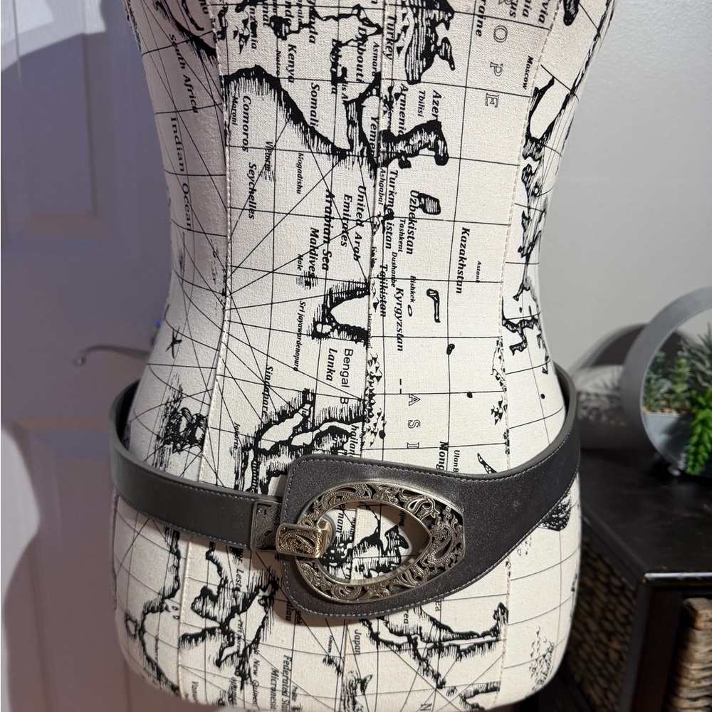 Coldwater Creek Leather Waist/Hip Wide Silver hook Sz S/M boho Western Gray Belt